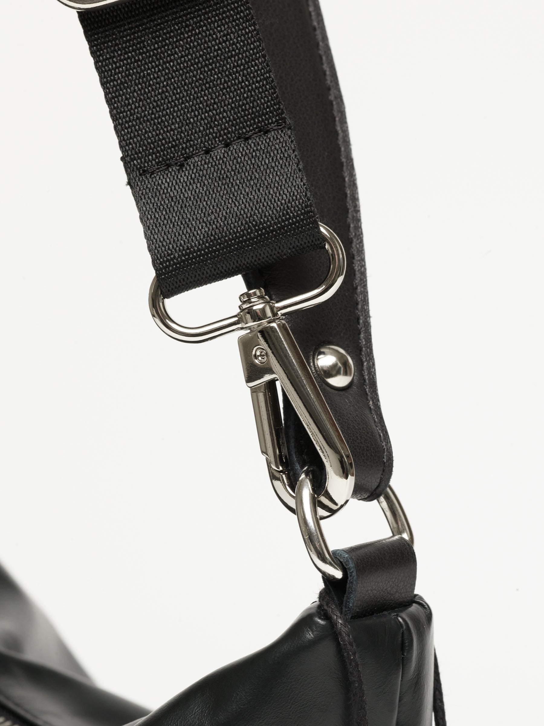 SAC DEMI-LUNE NIKITA LIGHT LEATHER