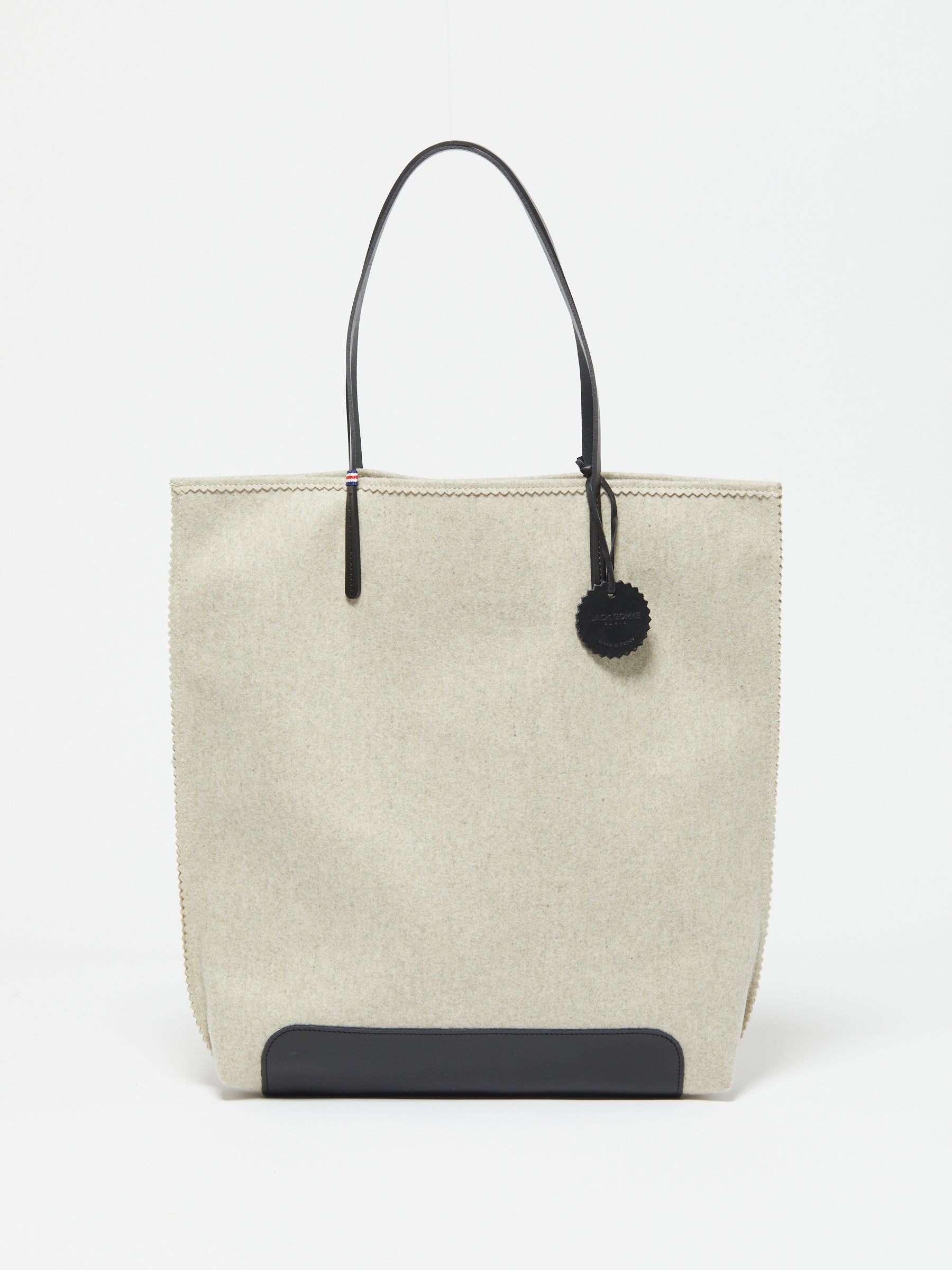 Jack Gomme Amie shops tote bag