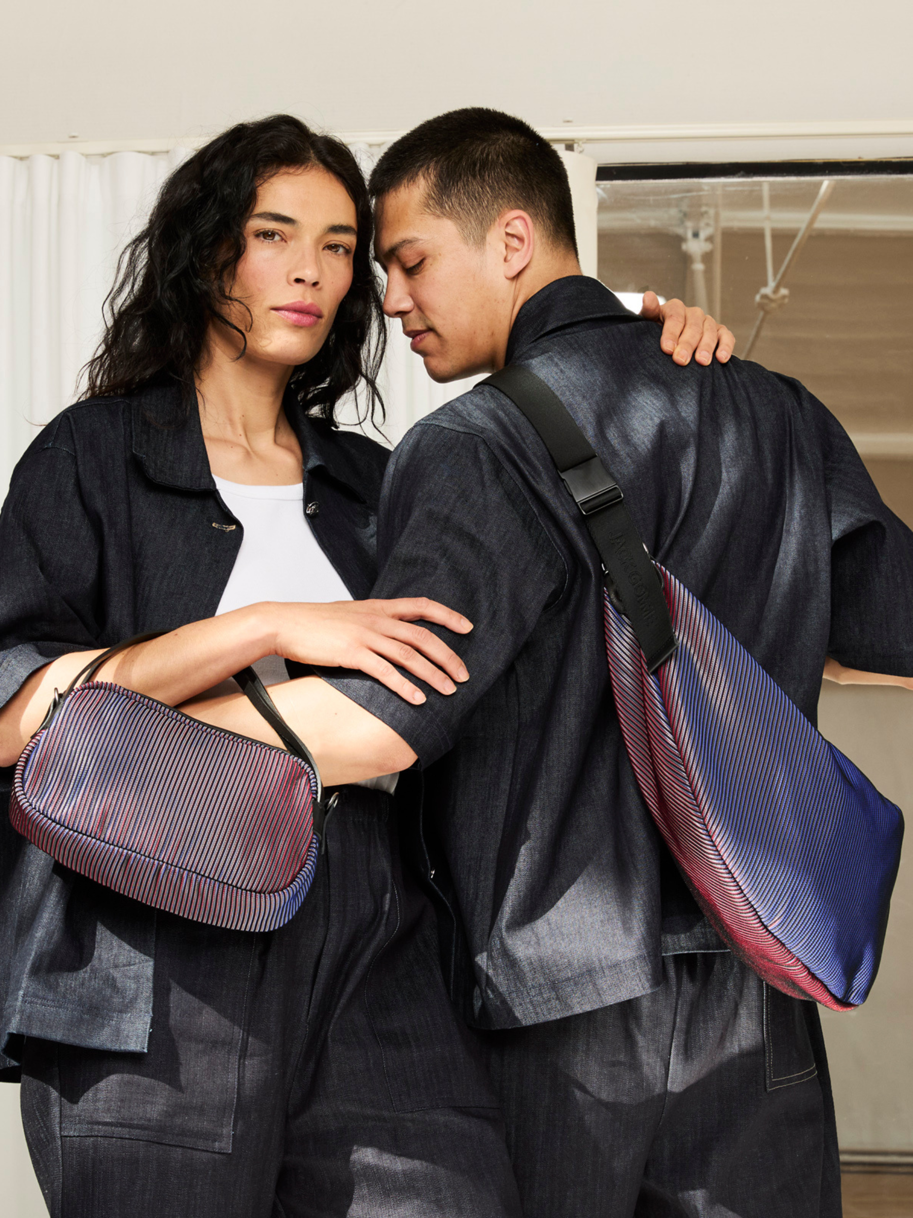 SAC DEMI-LUNE LIO NEON
