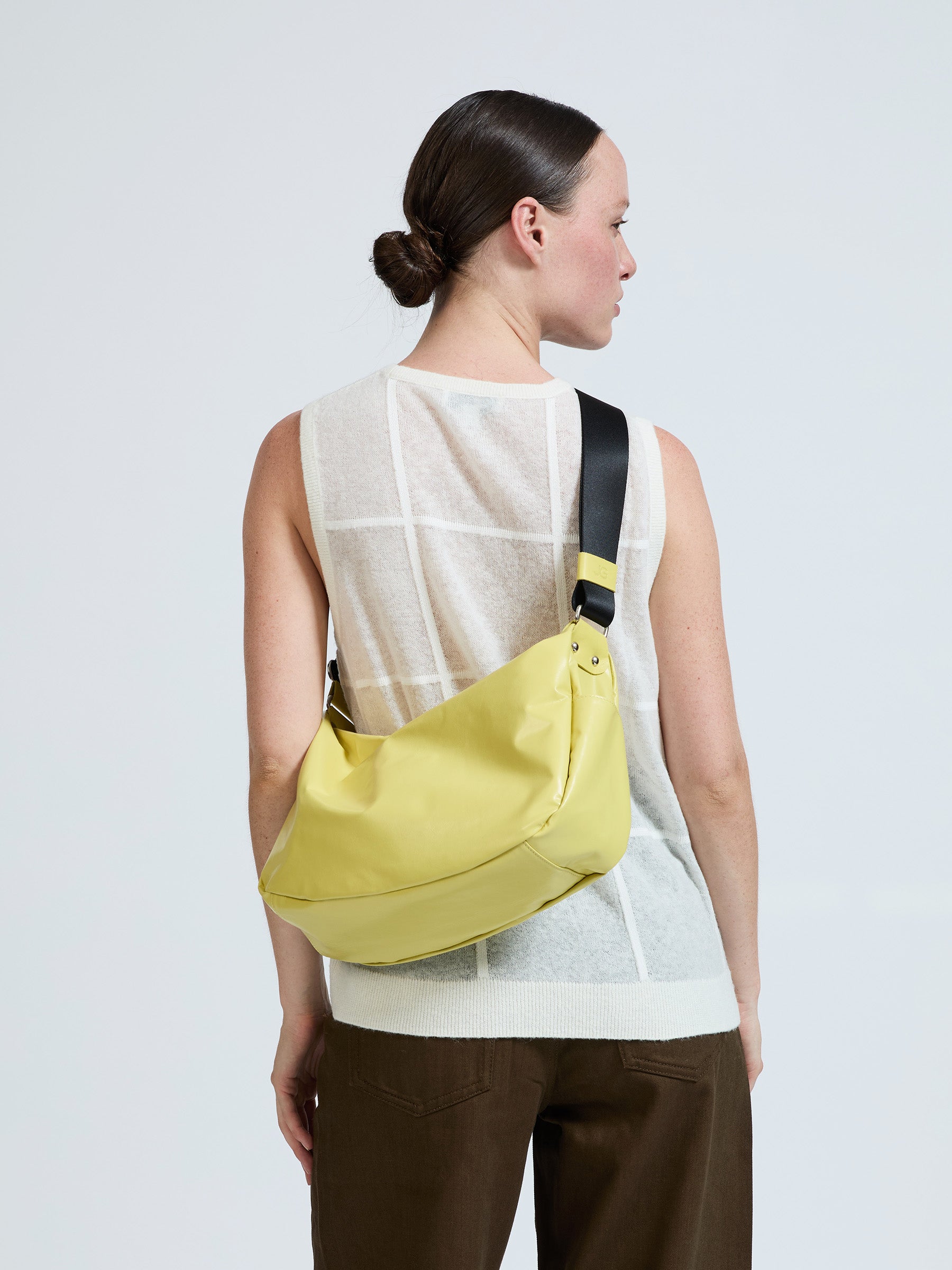 LIRIS LIGHT LEATHER SHOULDER BAG