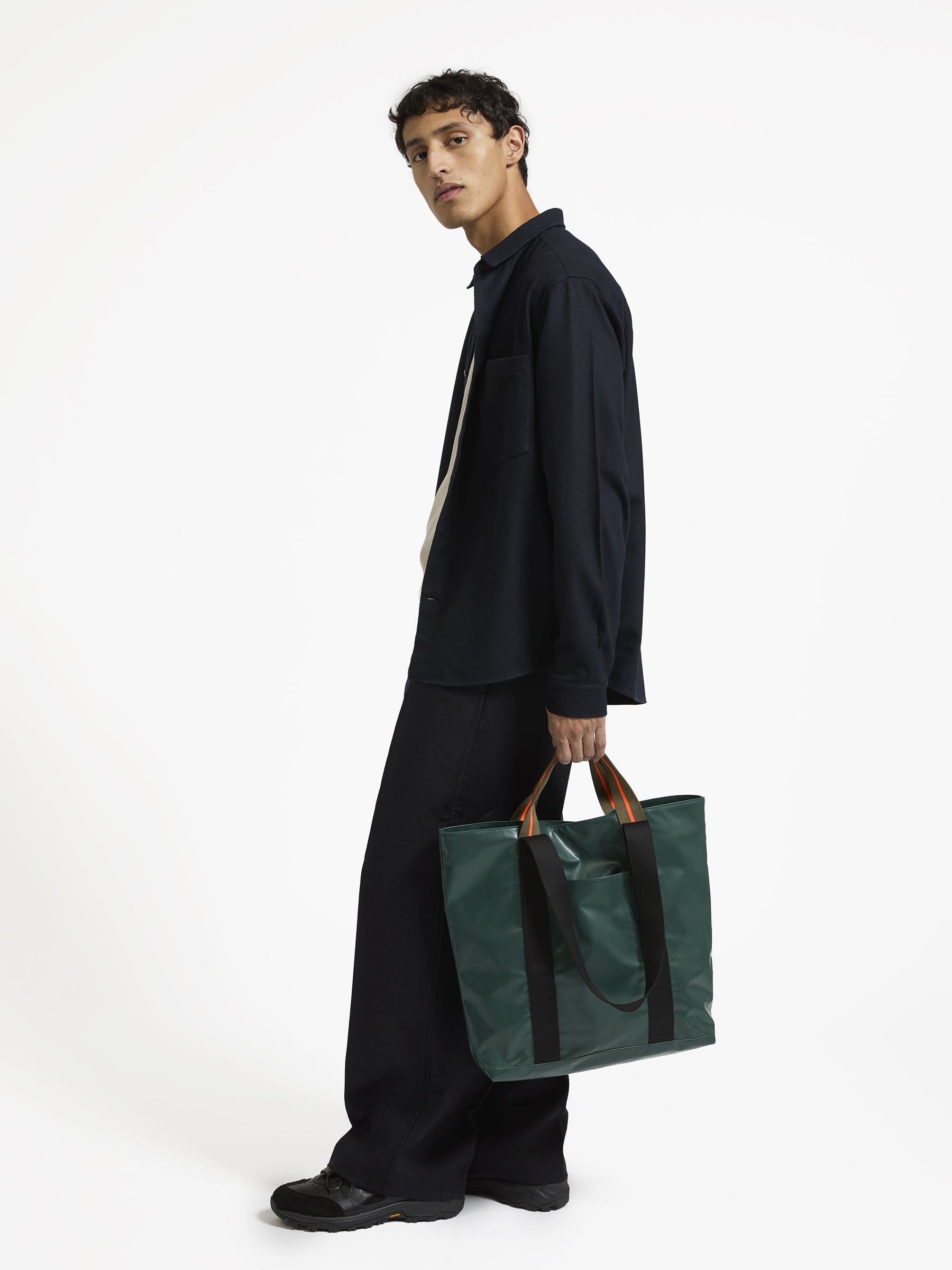 CALVI ESCAPE SHOULDER BAG