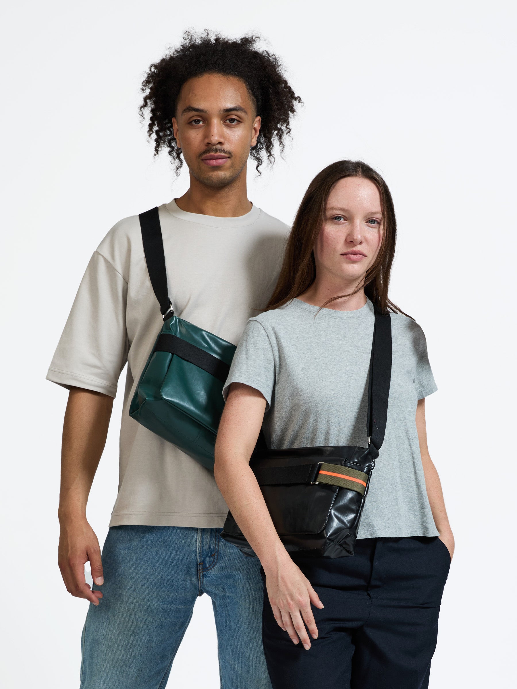 RIGA ESCAPE SHOULDER BAG