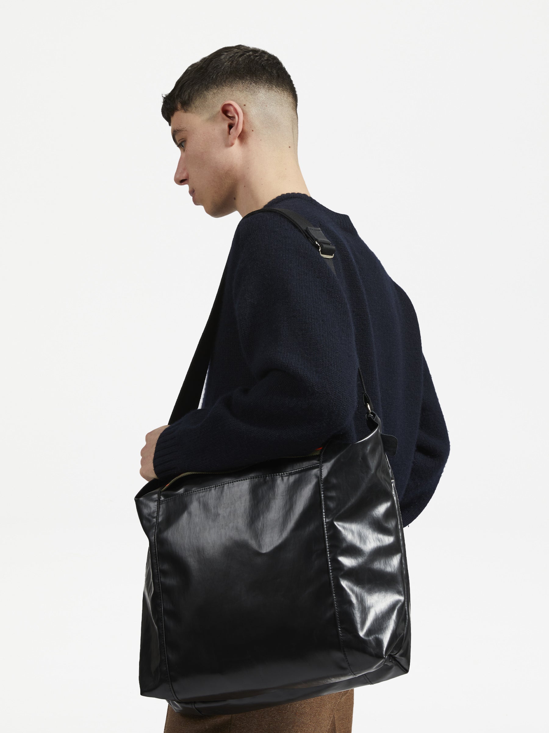 OSLO ESCAPE SHOULDER BAG