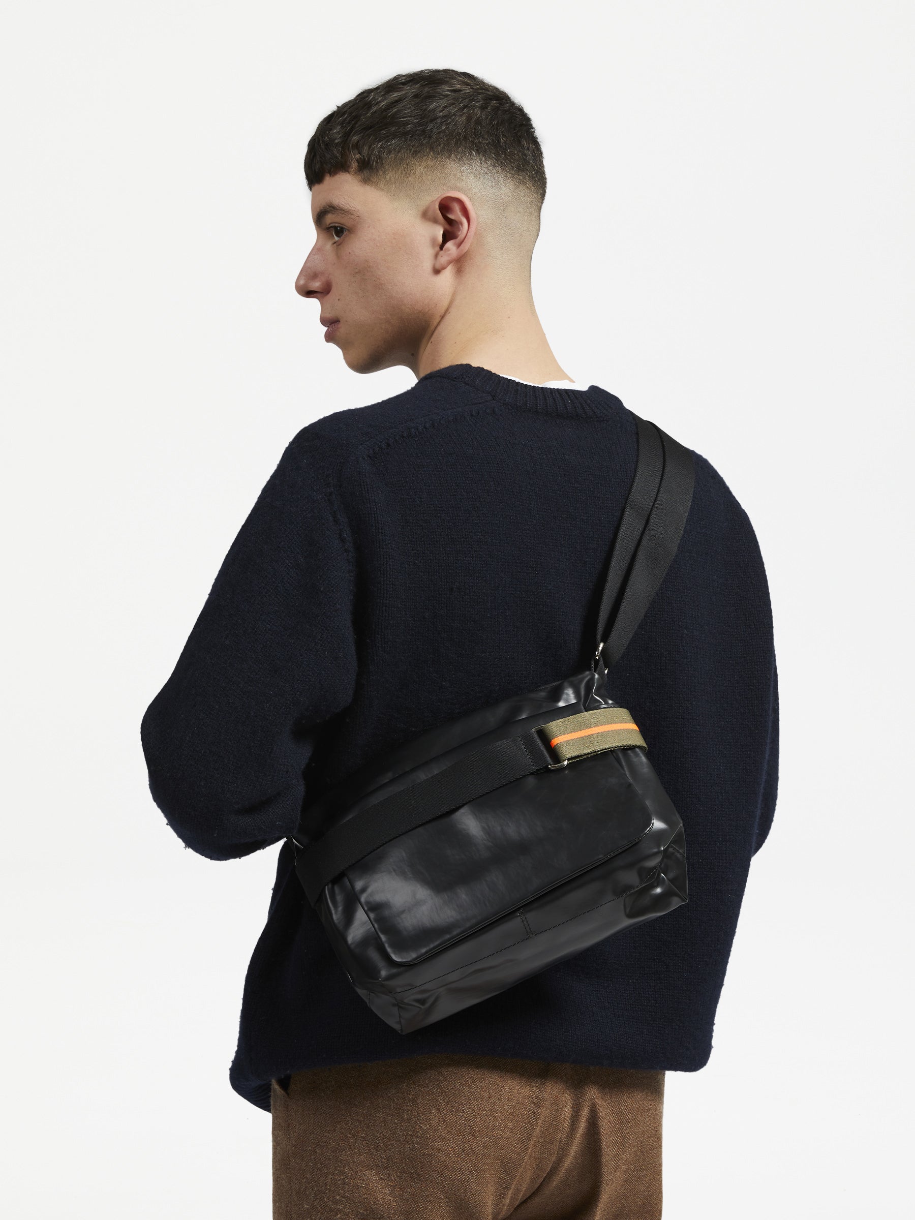 RIGA ESCAPE SHOULDER BAG