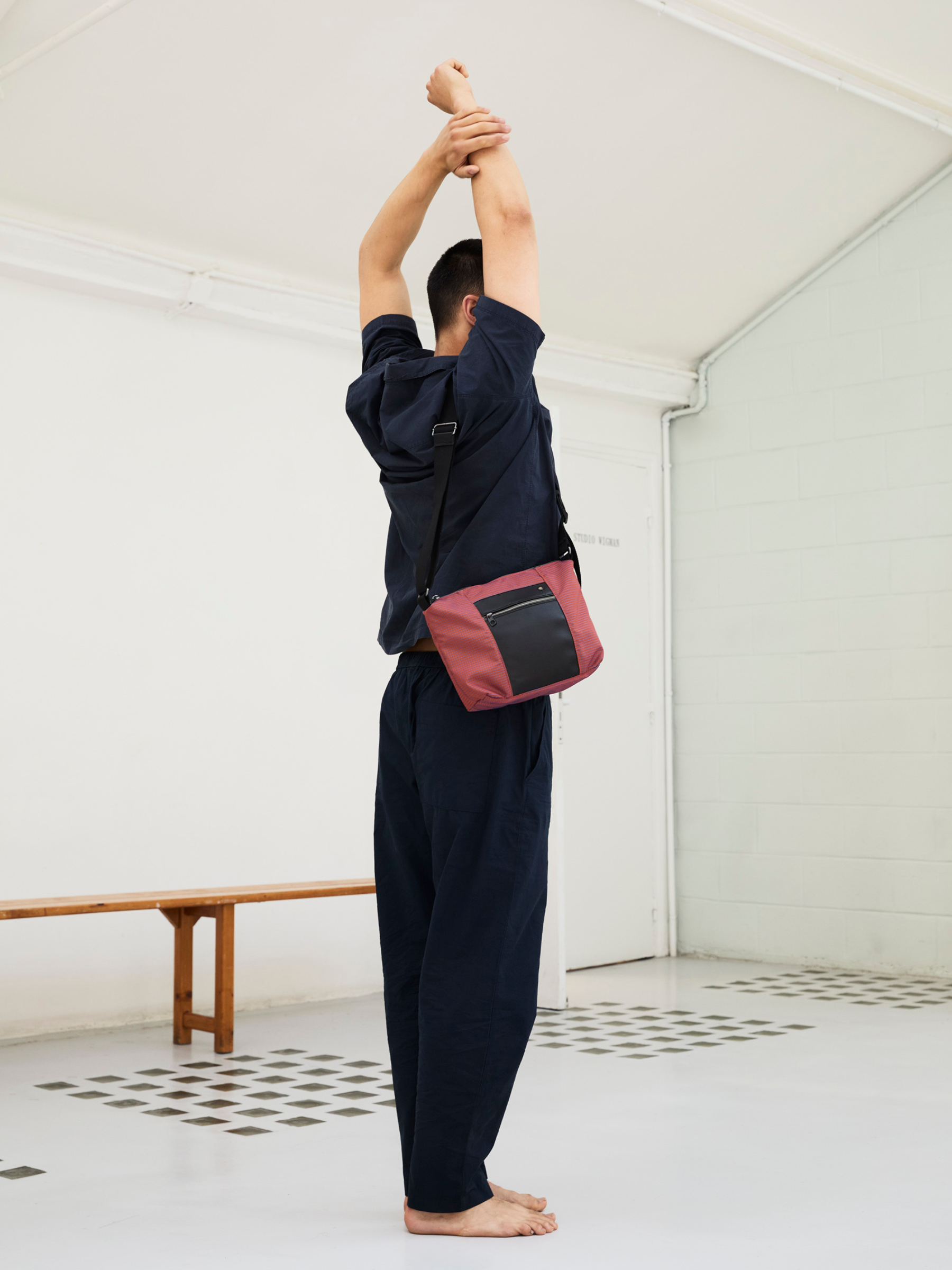 RIALTO ESCAPE SURFACE SHOULDER BAG