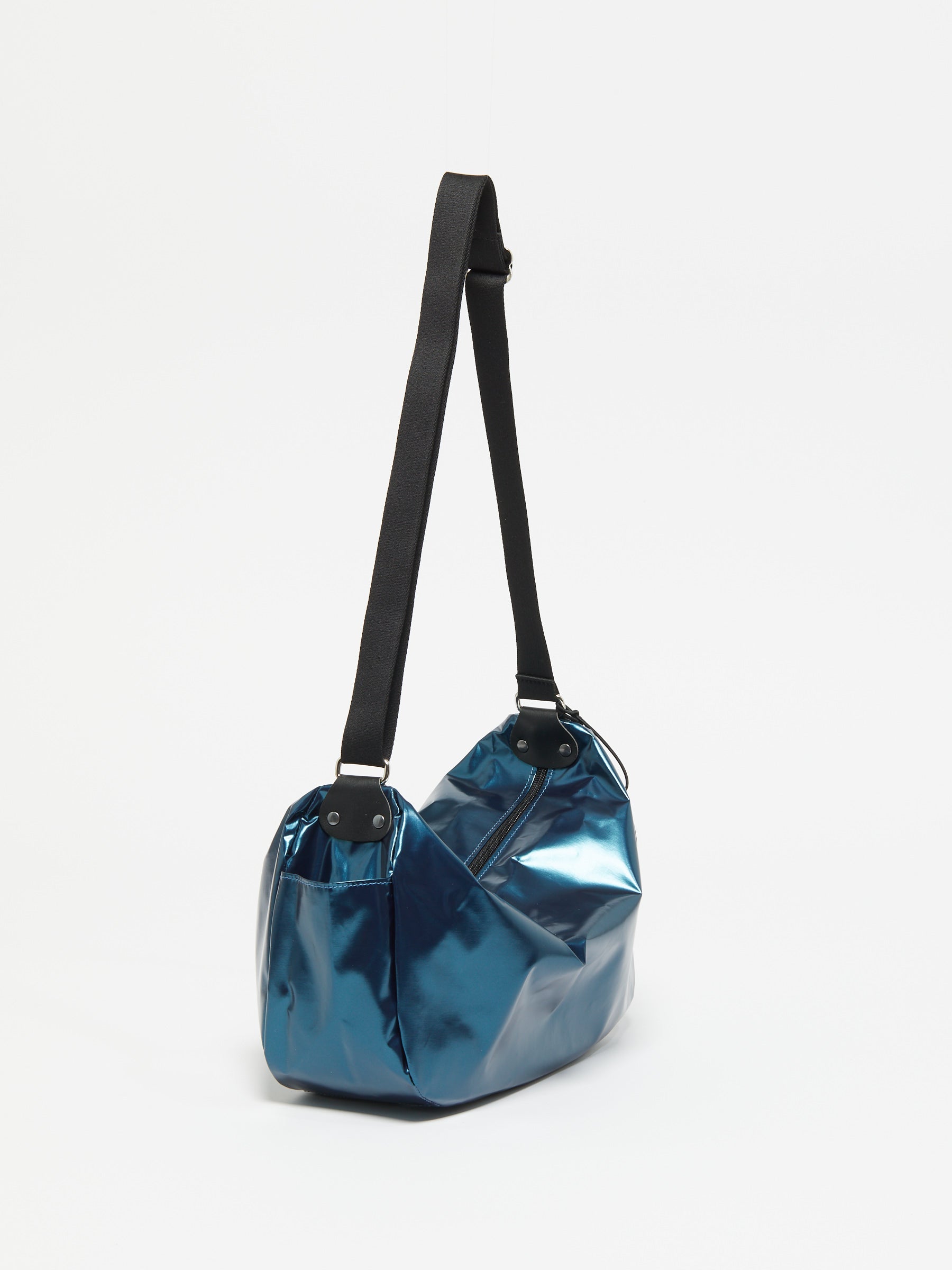 LIRIS LIGHT SHOULDER BAG