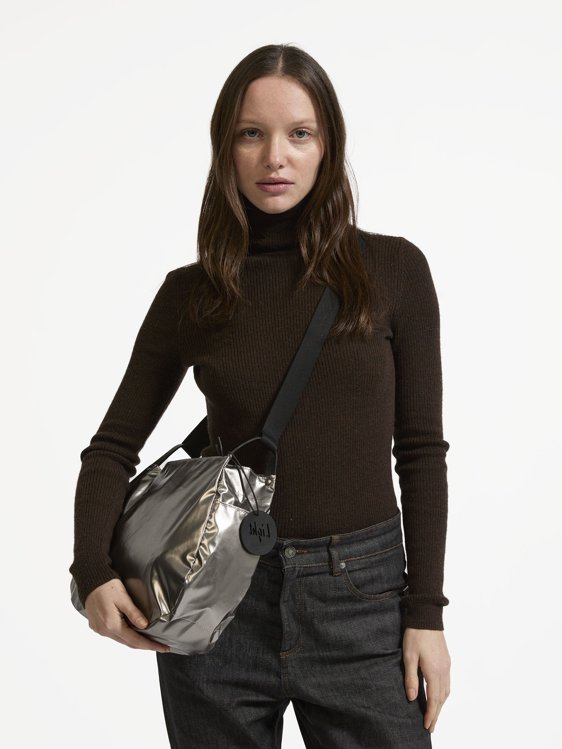 MAEL LIGHT SHOULDER BAG